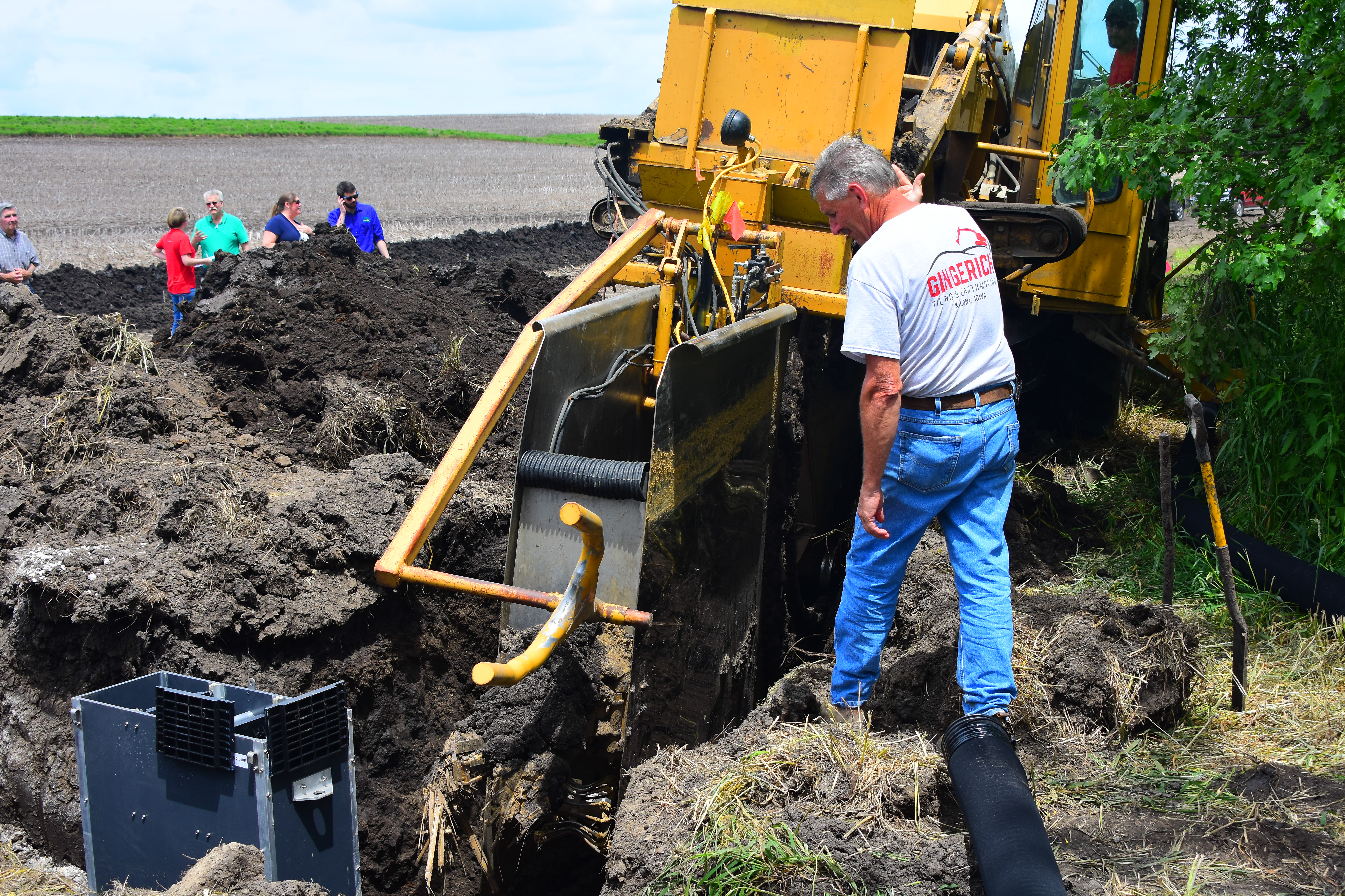 Installing a saturated buffer at the Fawcett farm field day.